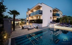 Luxury Villa Curiera